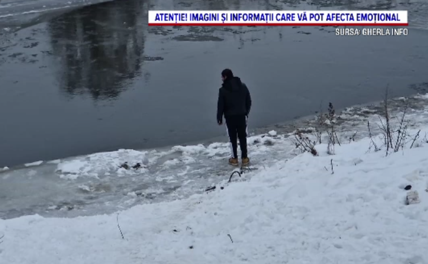 Cei doi copii din Cluj care au căzut &icirc;n r&acirc;ul &icirc;nghețat se dădeau pe derdeluș. Doar unul a fost salvat