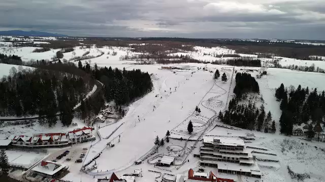 Destinația de iarnă ideală pentru rom&acirc;nii care vor să schieze. P&acirc;rtiile sunt mai libere dec&acirc;t &icirc;n Brașov și Valea Prahovei