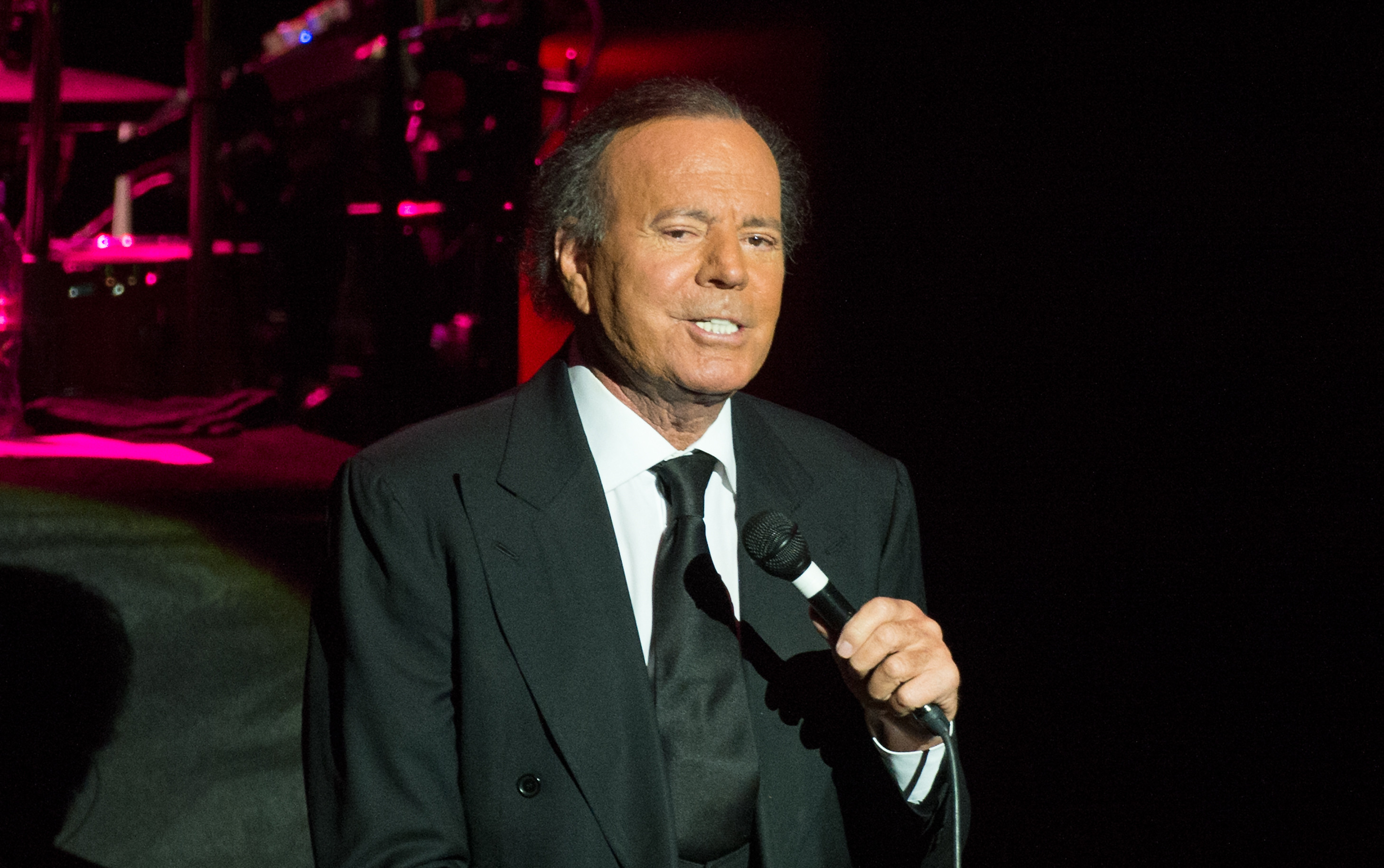 Procurorii spanioli renunță la cazul împotriva lui Julio Iglesias. Motivul pentru care s-au sucit