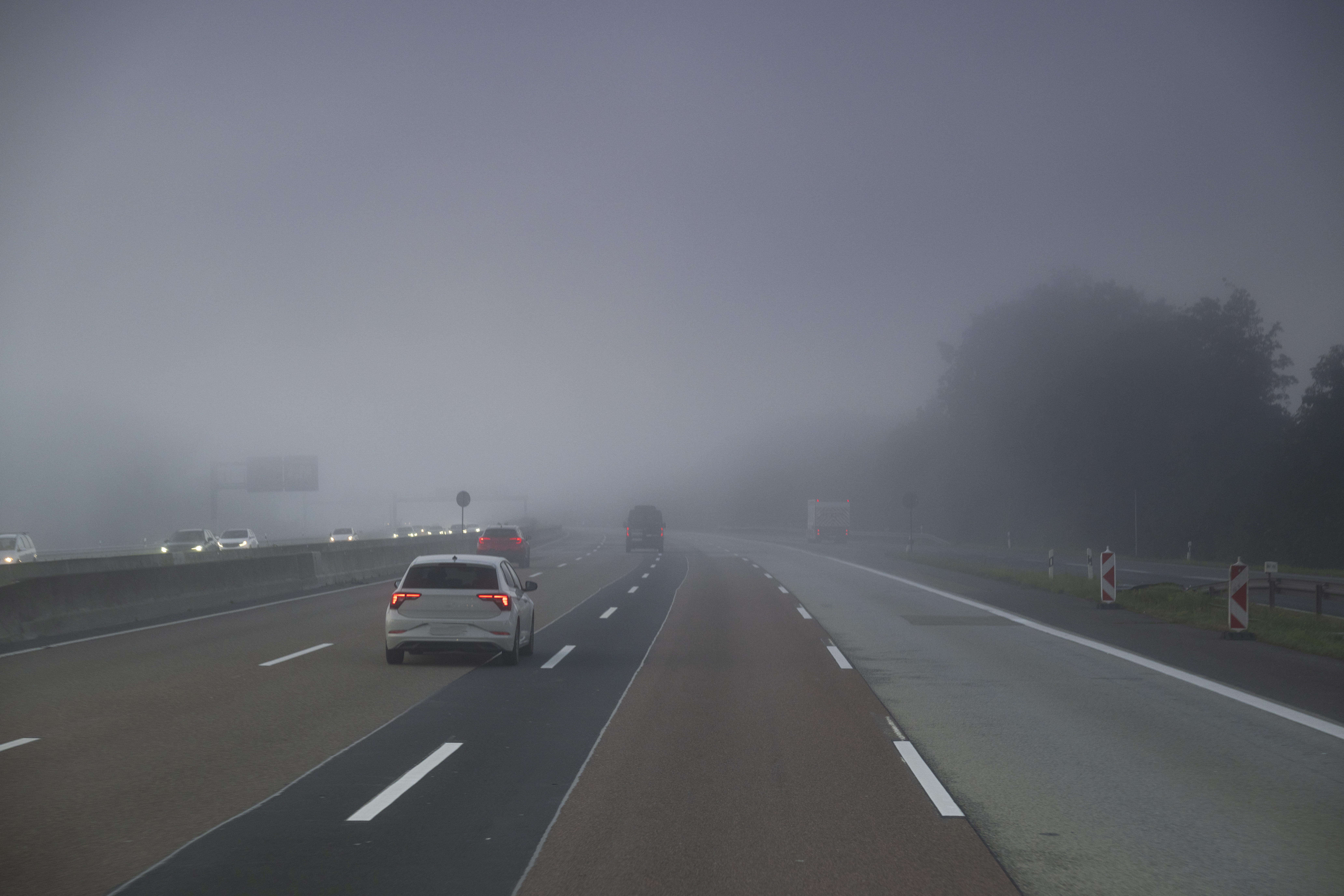 Cod galben de ceață și risc de polei în 19 județe. Vizibilitate redusă pe șosele și autostrăzile A1, A2 și A3