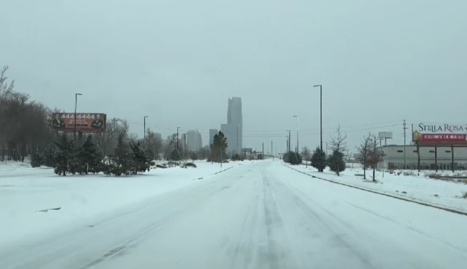 Infernul alb a lovit puternic &icirc;n SUA. Americanii au golit magazinele. &bdquo;Nu ieșiți! Stați acasă și răm&acirc;neți &icirc;n siguranță&rdquo;