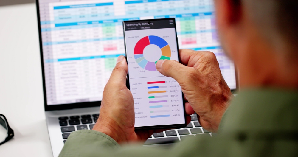Consultantul financiar personal din telefon. Aplicațiile ne ajută să gestionăm mai bine cheltuielile