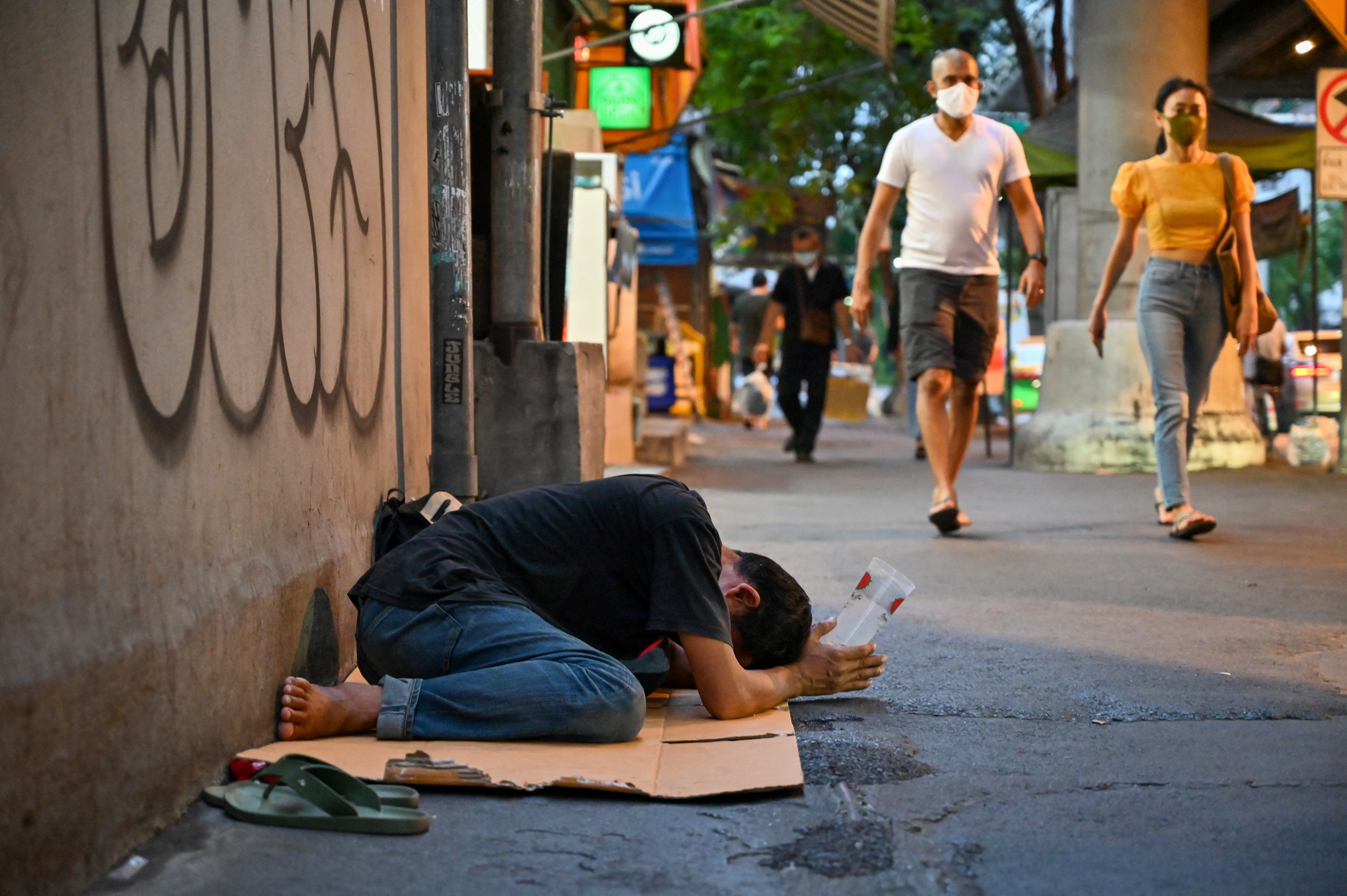 Un tânăr din Republica Moldova prins la cerșit în Botoșani a fost dat afară din România. I s-a interzis să revină 6 luni