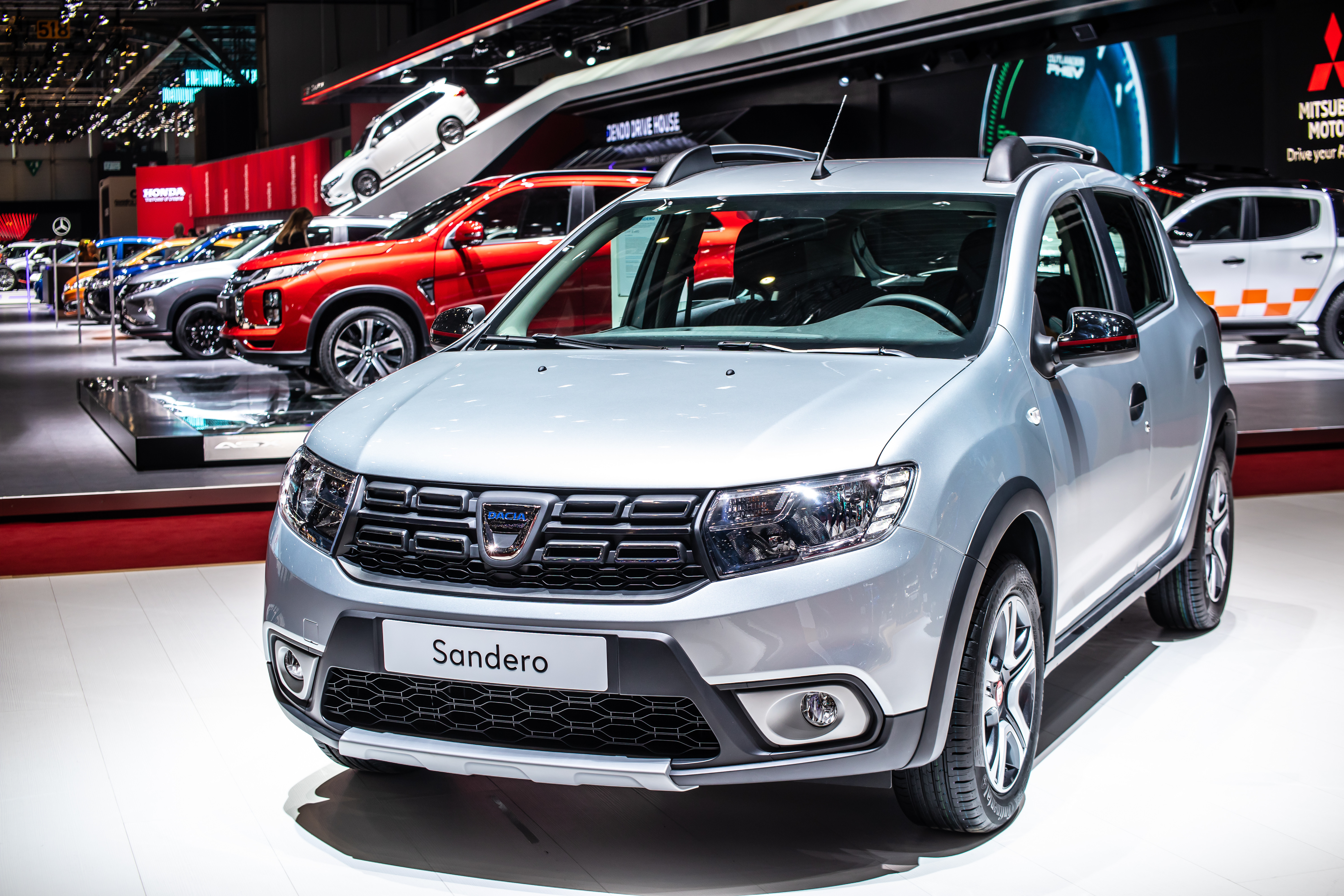 Analiză: Dacia Sandero, lider al v&acirc;nzărilor auto &icirc;n Europa. Modelul Duster răm&acirc;ne &icirc;n Top 10