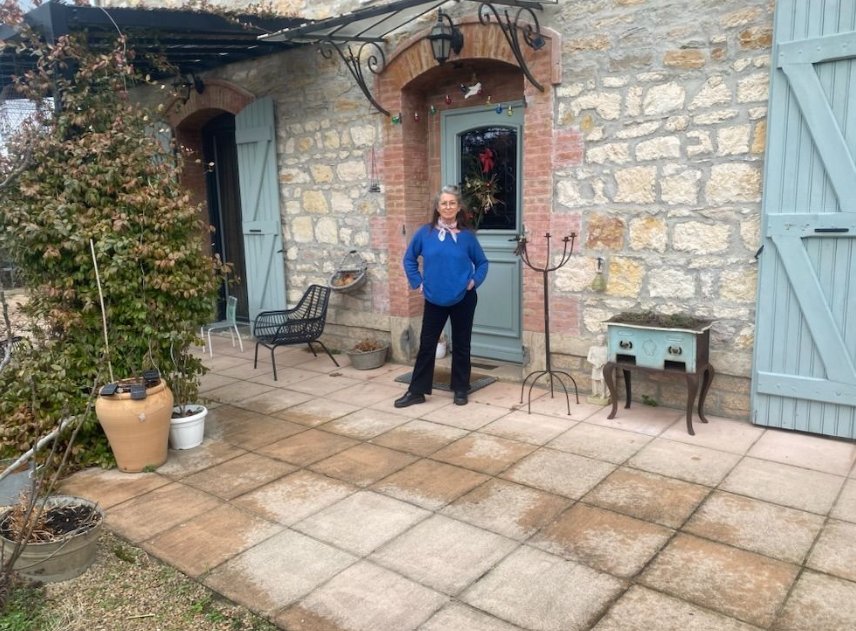 O femeie și-a investit toate economiile &icirc;ntr-o casă, după care a aflat că un autobuz &icirc;i va traversa grădina, &icirc;n Franța