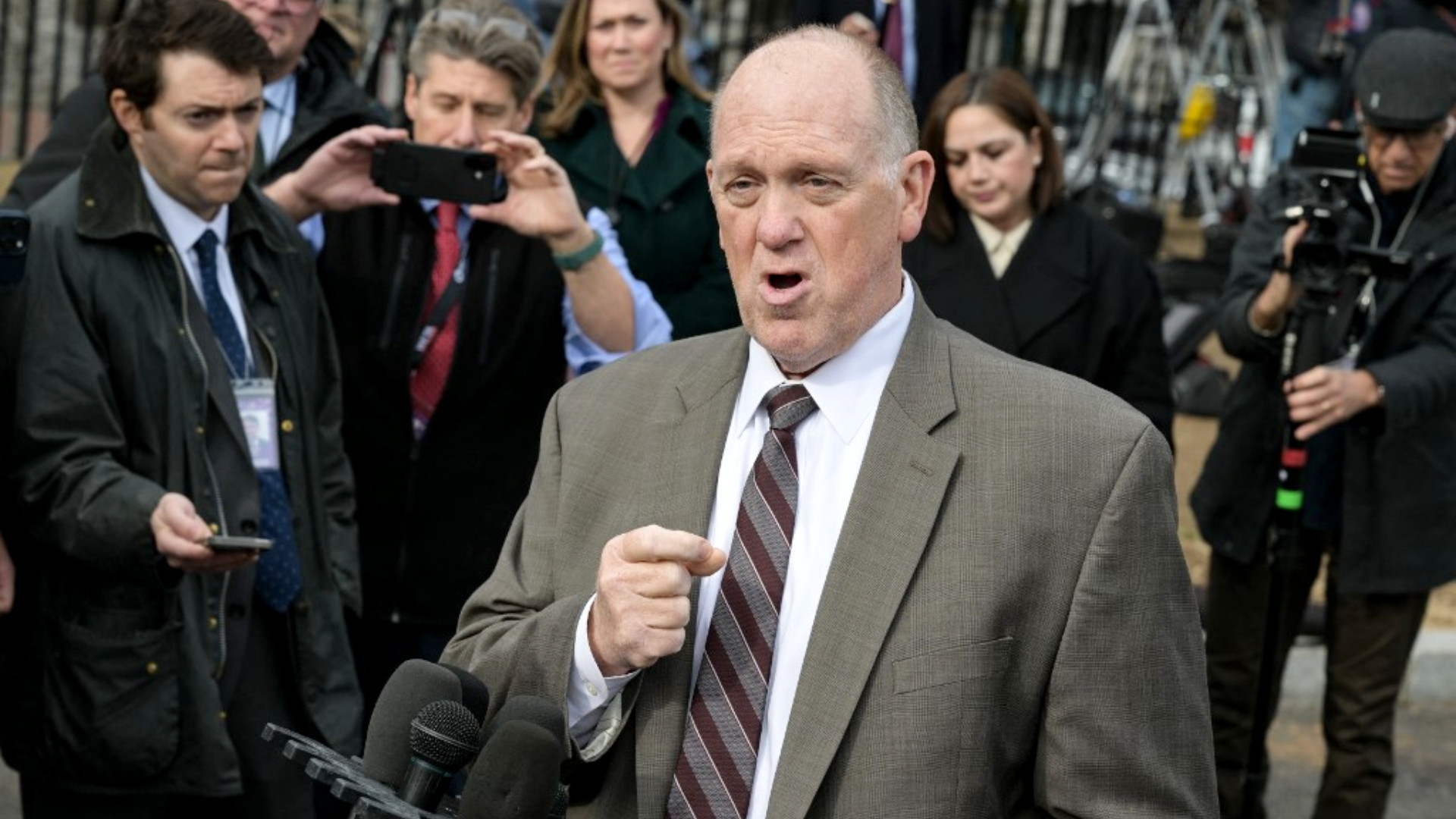 „Țarul frontierelor” de la Casa Albă, trimis de urgență în Minneapolis. Pe cine mizează Trump în criza din Minnesota