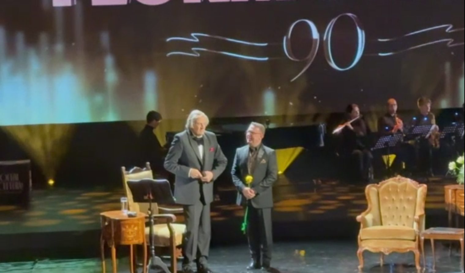 Florin Piersic a suprins audiența la spectacolul aniversar de 90 de ani. „Este un tezaur al teatrului şi filmului românesc”