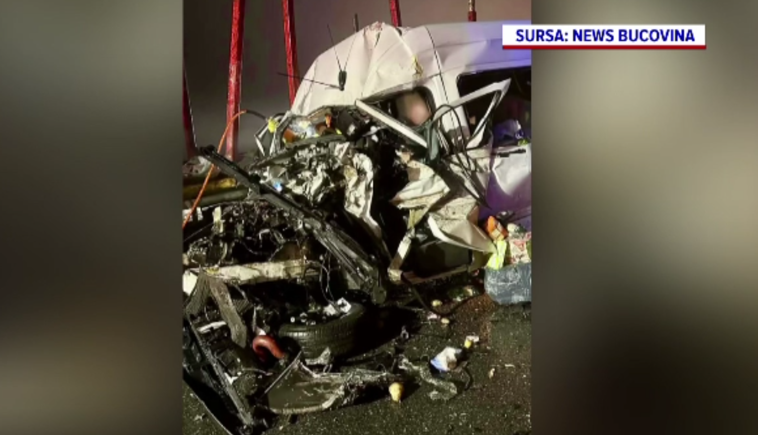 Șoferul unui microbuz a murit încarcerat după ciocnirea cu un camion, în Suceava