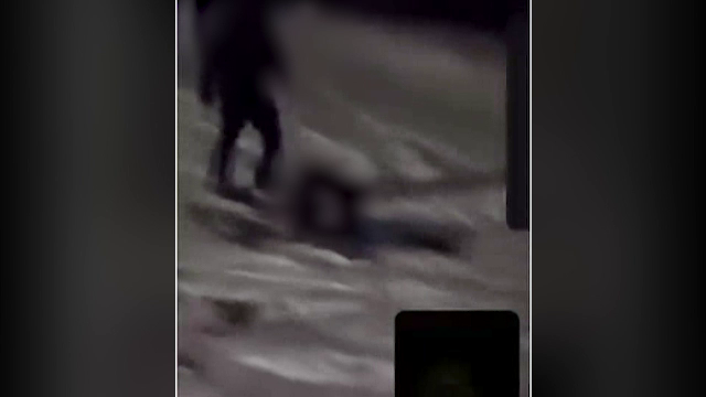 Imagini șocante &icirc;n Bistrița. Un elev de 14 ani a fost bătut crunt de un coleg. Conflictul ar fi pornit de la o fată