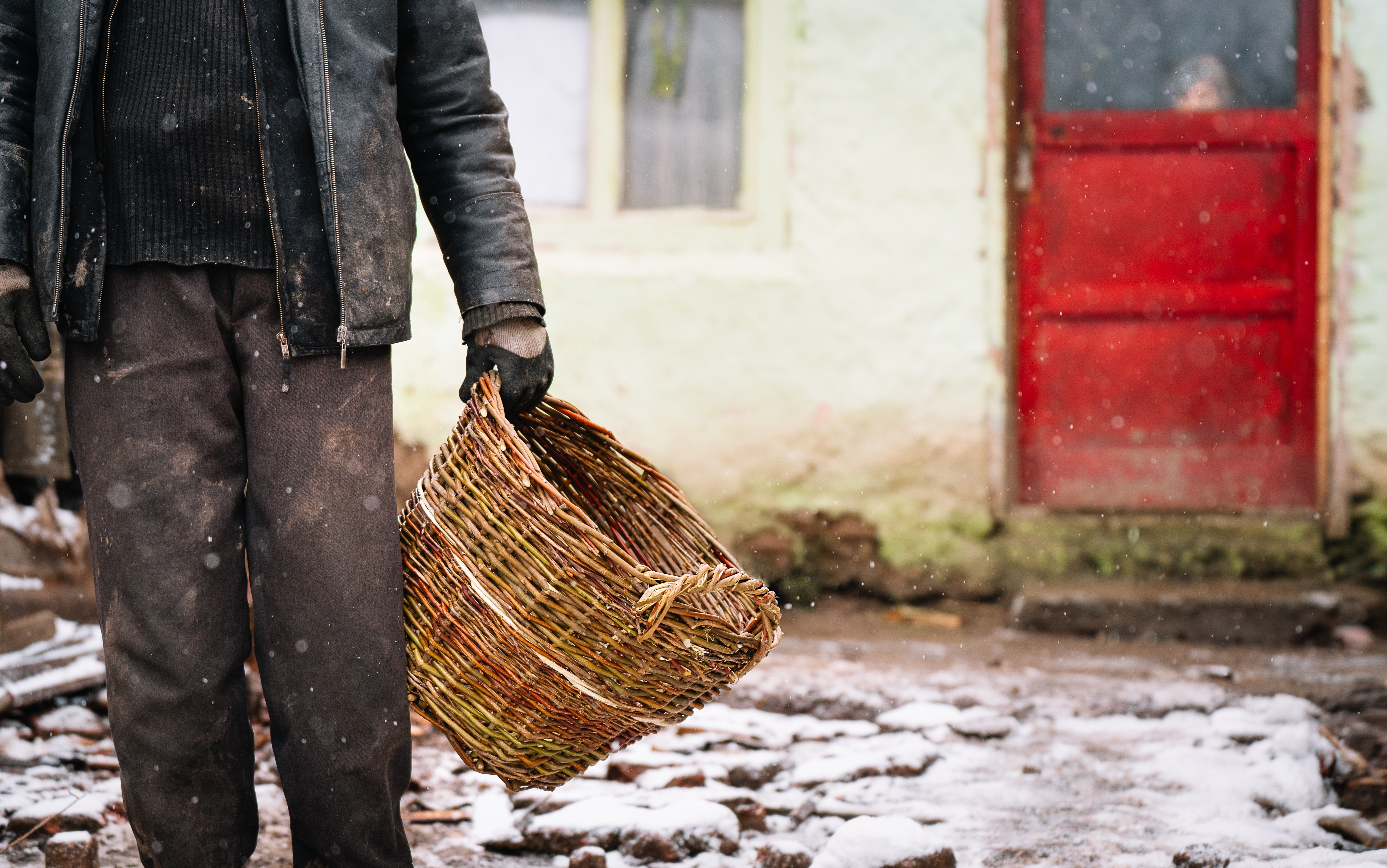 Descindere în Vrancea a Parchetului European. Fabrici înființate pe numele unor tineri sărmani pentru fonduri UE