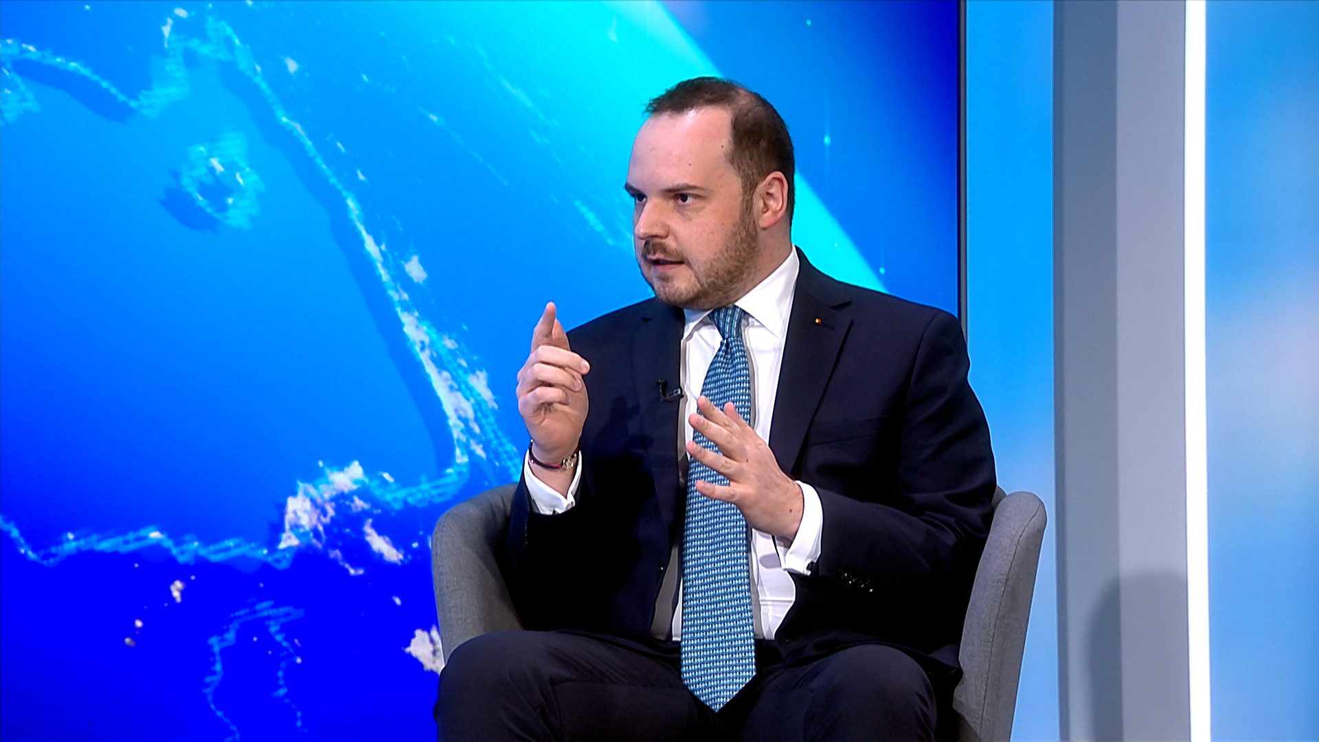 Ministrul Sănătății vrea ca minorii să intre ”controlat” pe TikTok și Instagram: Medicina nu se face cu ”apă, aer, energie”