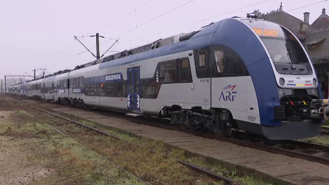 Primele trenuri electrice poloneze au ajuns &icirc;n Rom&acirc;nia. Au spații pentru biciclete și acces pentru persoanele cu dizabilități