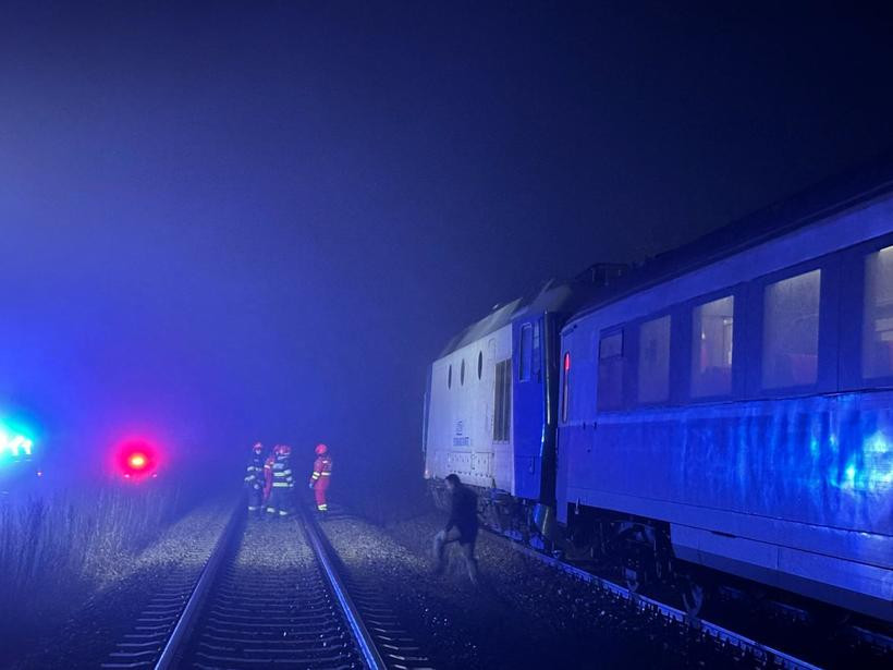 Incendiu într-un tren cu 200 de pasageri, blocat pe linie în apropiere de Vaslui