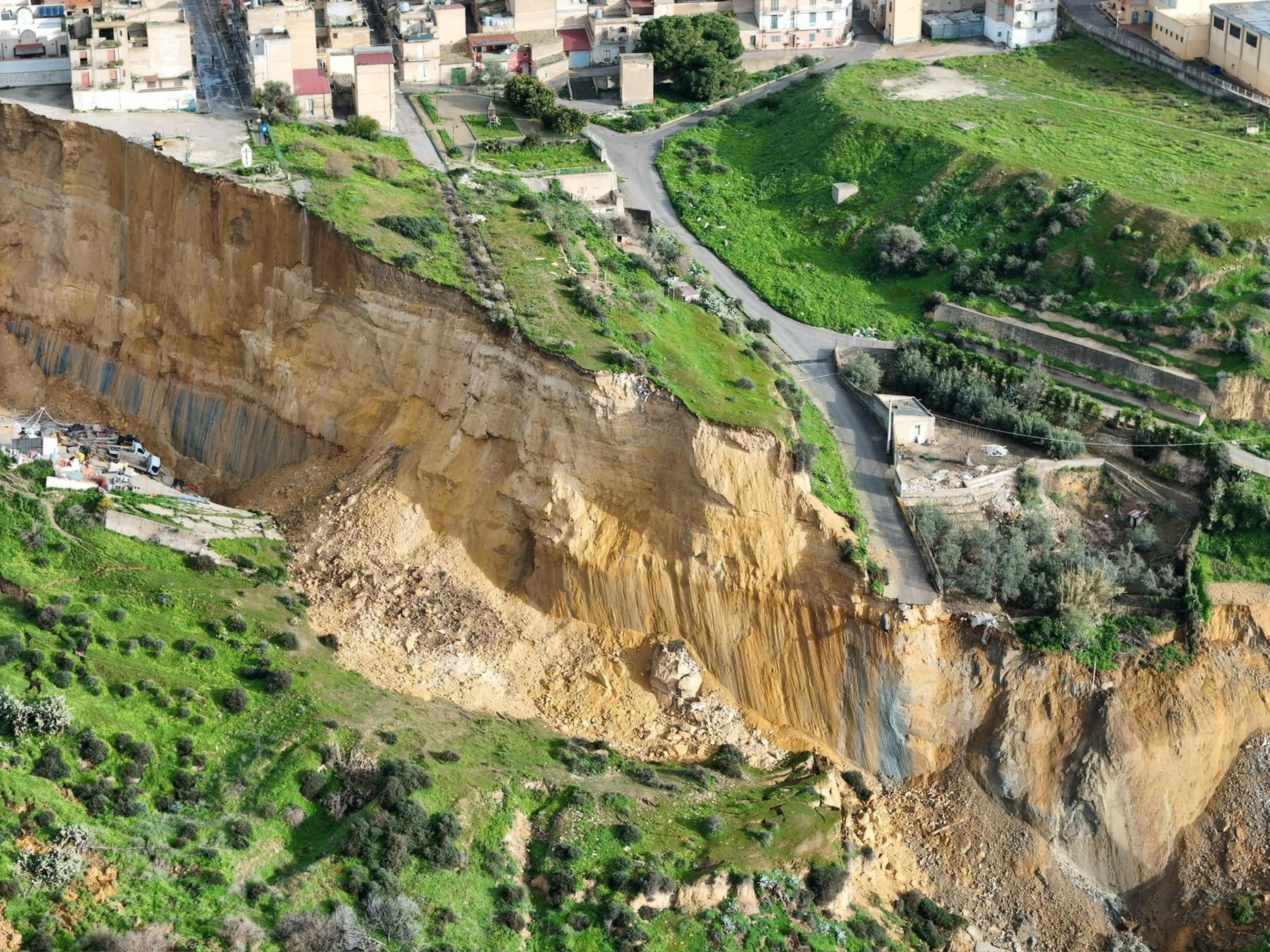 Imagini aeriene cu dezastrul din Italia, unde un oraș este pe cale să fie distrus: ”Nu putem nega, suntem speriați”