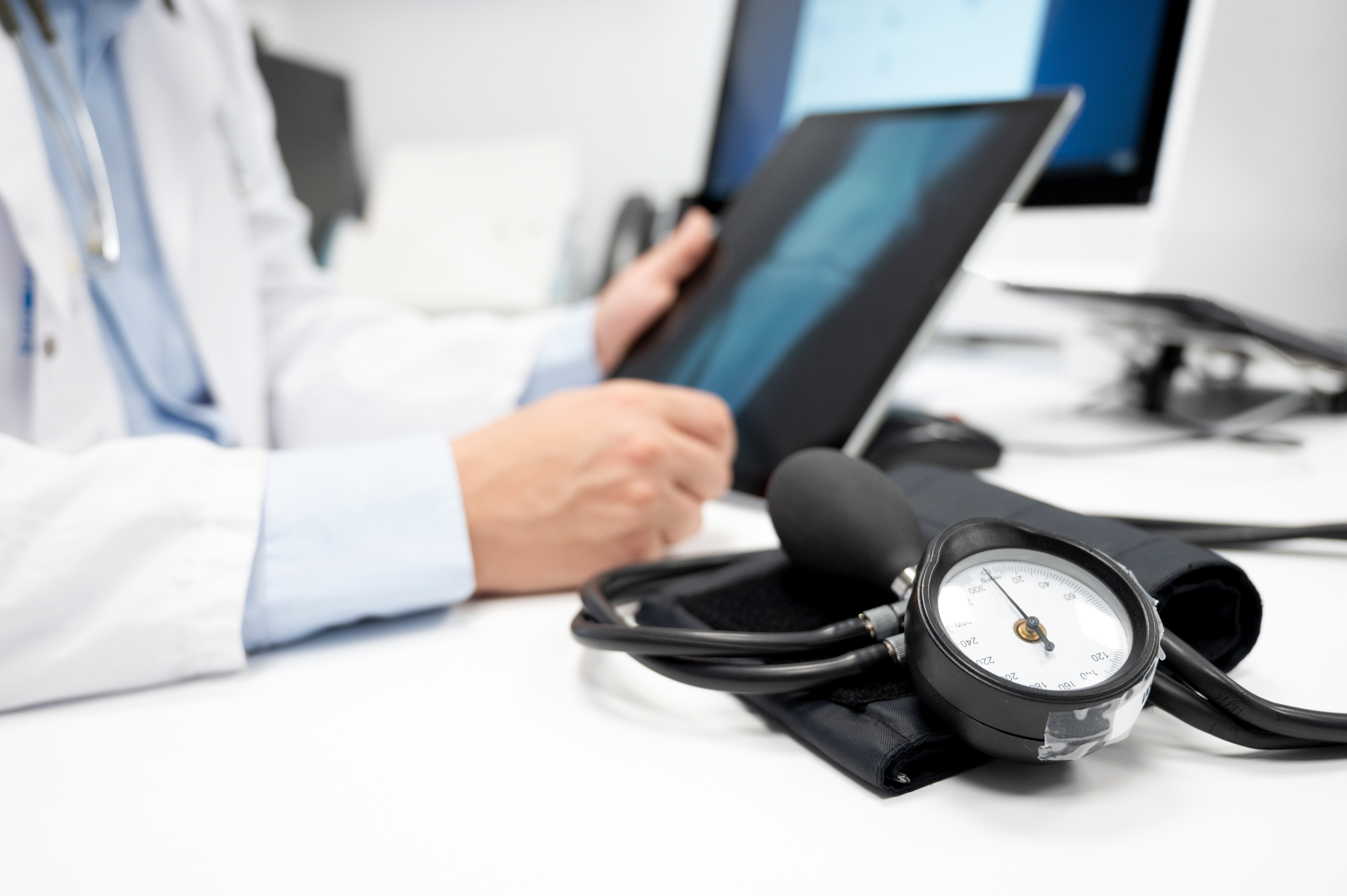 Hipertensiunea netratată poate afecta grav ficatul. Explicațiile și sfaturile medicilor