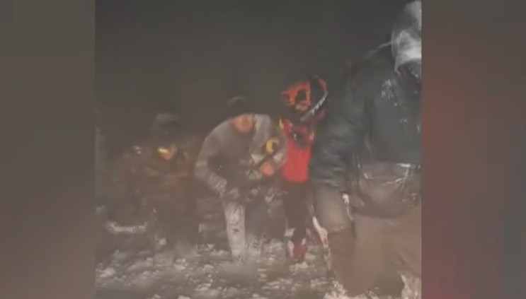 Misiune de salvare în condiții extreme în Munții Maramureșului pentru doi ucraineni. Bărbații erau la un pas de hipotermie