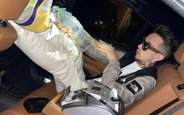 Trapperul MGK, reținut după o bătaie într-o sală de fitness din București. Șapte tineri, prinși cu cuțite, săbii și pistoale