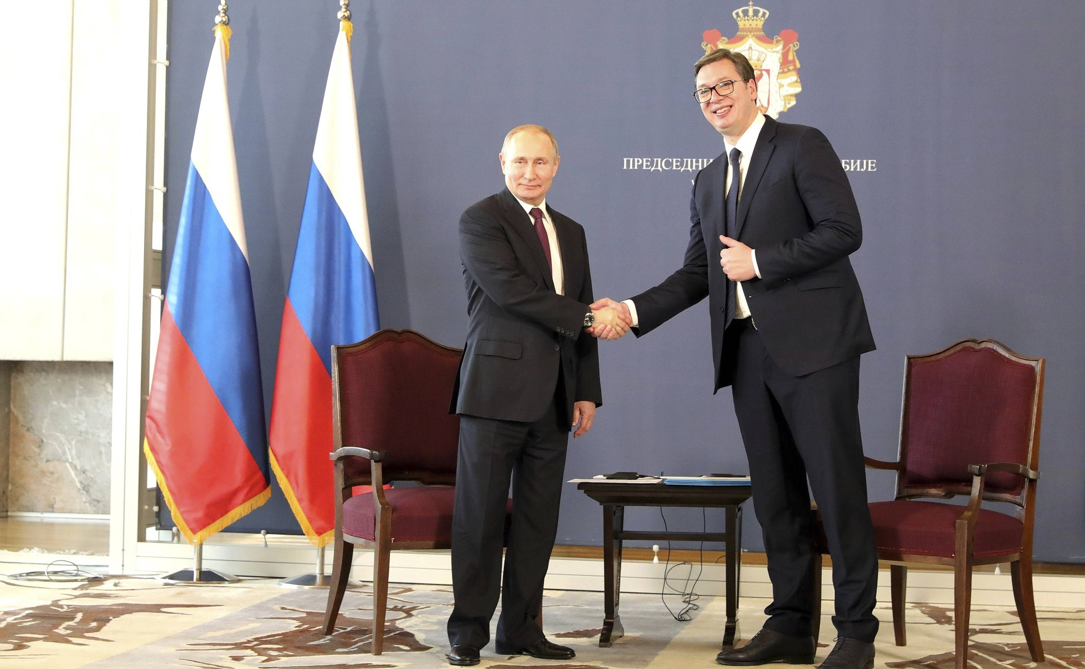 Președintele prorus al Serbiei trece justiția în mâinile puterii politice și pare să renunțe la aderarea la Uniunea Europeană