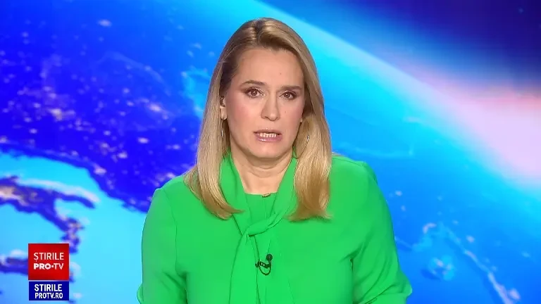 Un șofer a scăpat cu viață după ce o bară metalică i-a străpuns mașina și a ieșit prin lunetă