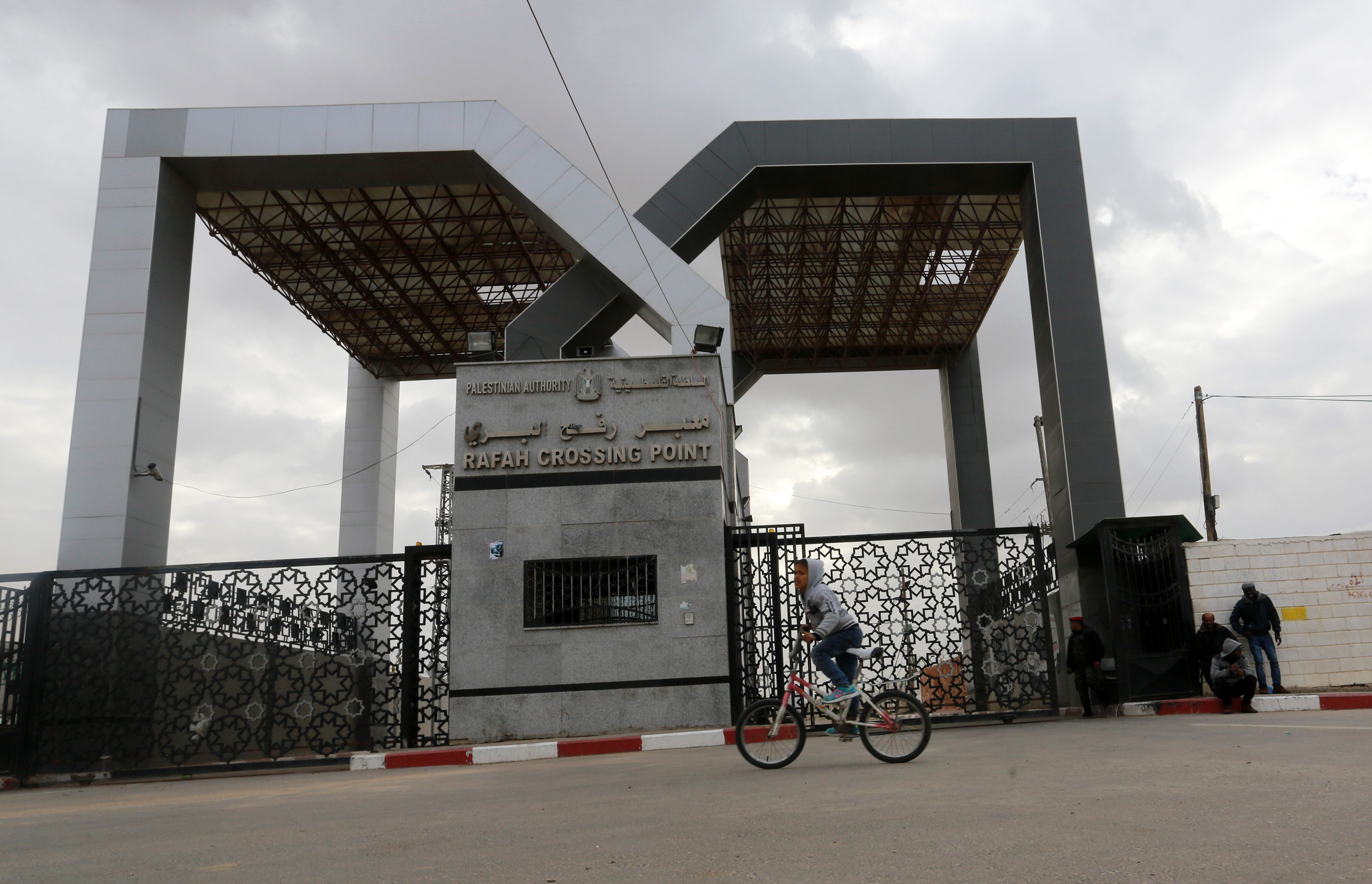 Israelul a redeschis punctul de trecere a frontierei Rafah pentru circulaţia persoanelor &icirc;ntre F&acirc;şia Gaza şi Egipt