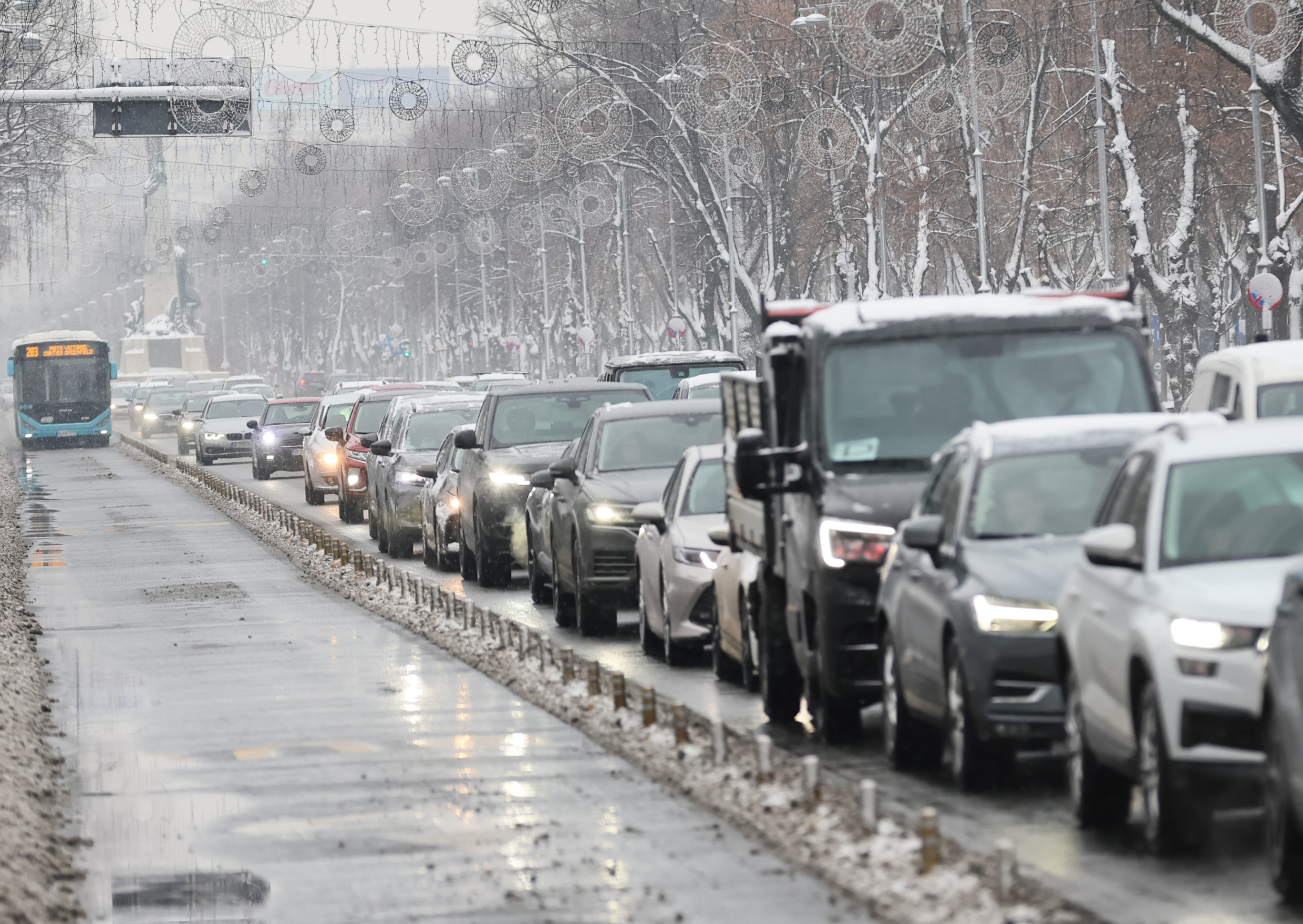 Decese, accidente și oameni în spital din cauza gerului care a lovit România. Moldova, cea mai afectată de valul de frig
