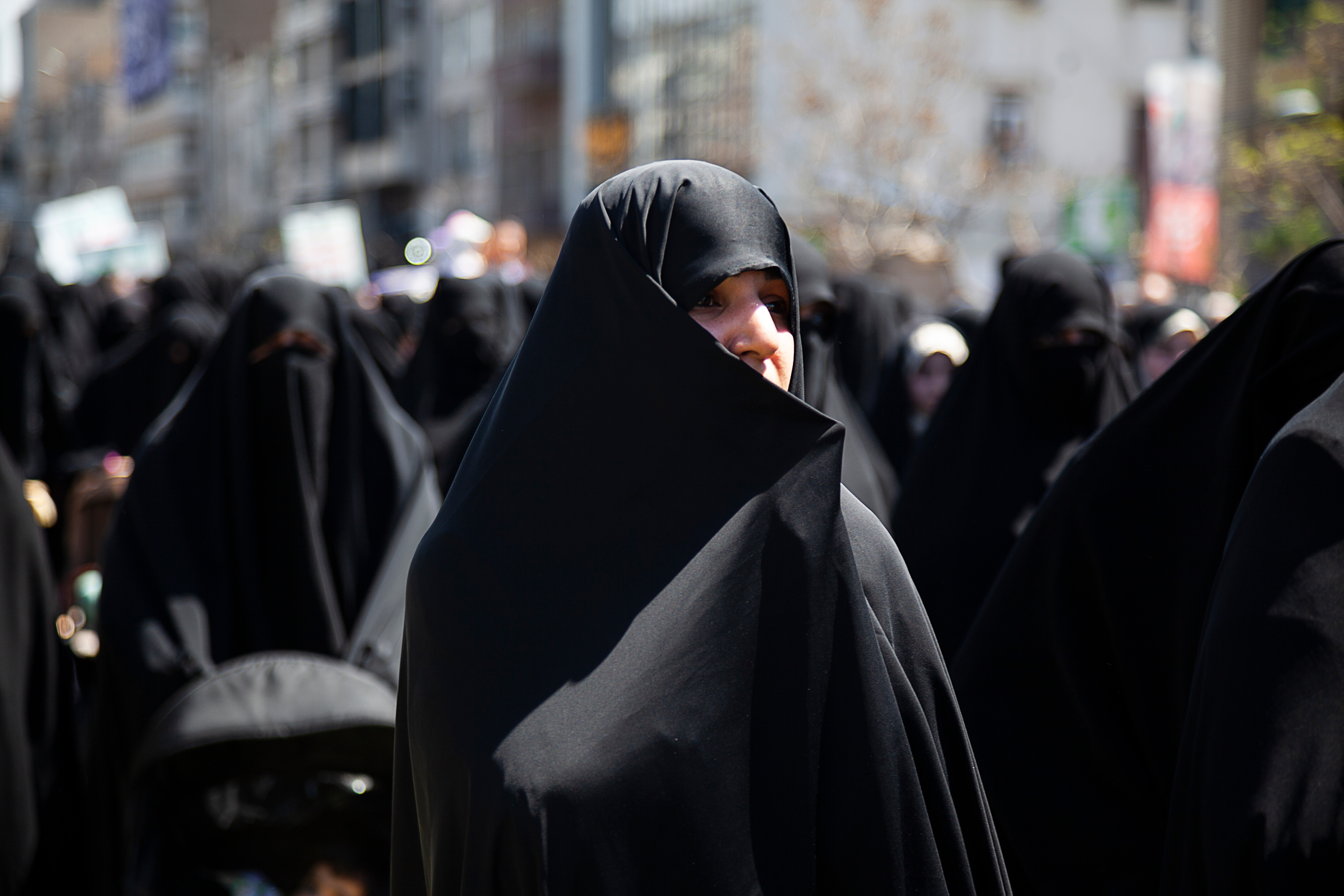 Femeile din Iran vor putea conduce vehicule pe două roţi după presiuni sociale și proteste de amploare