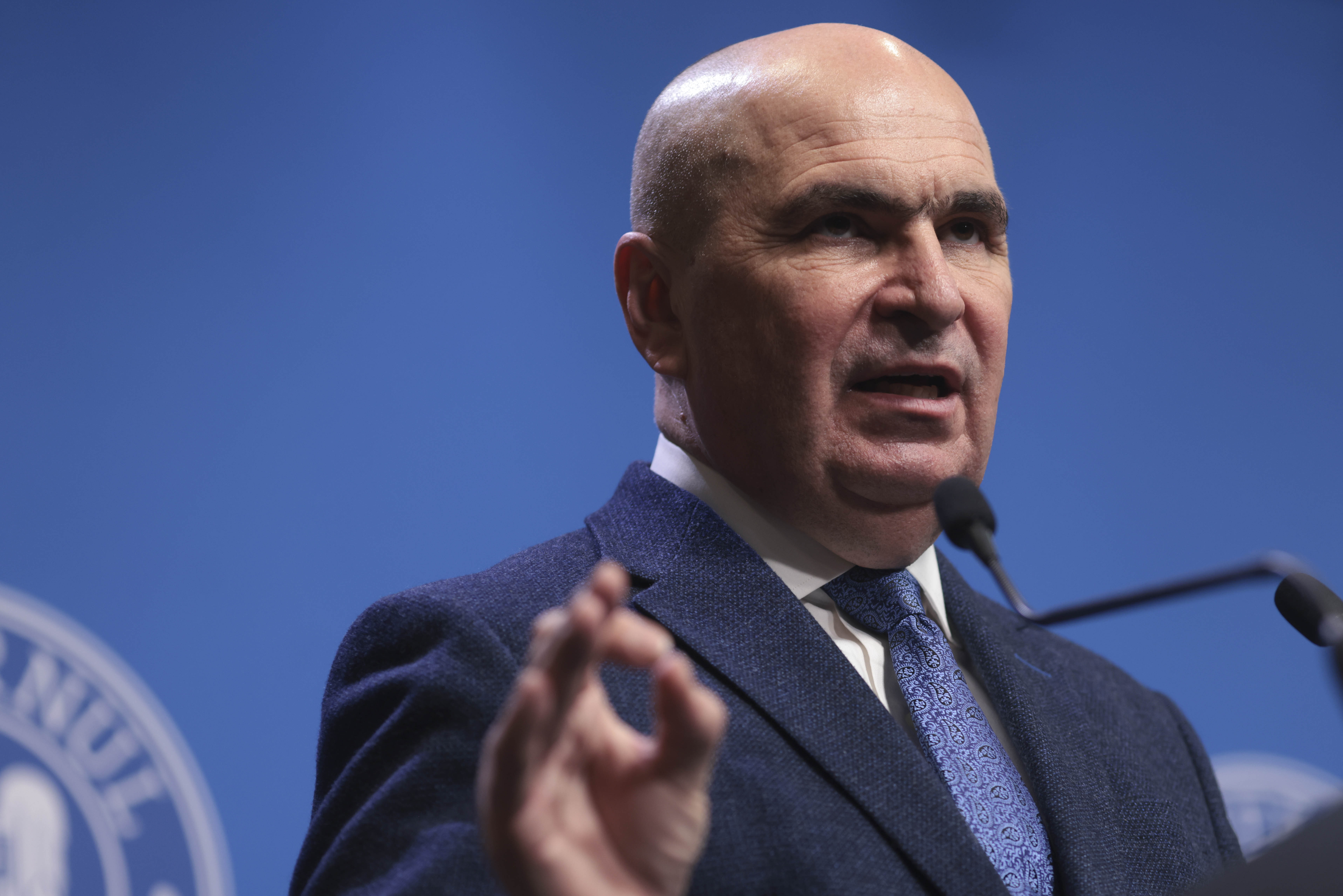 Explicația premierului Ilie Bolojan privind neplata primei zile de concediu medical: „Ține cont de realități”