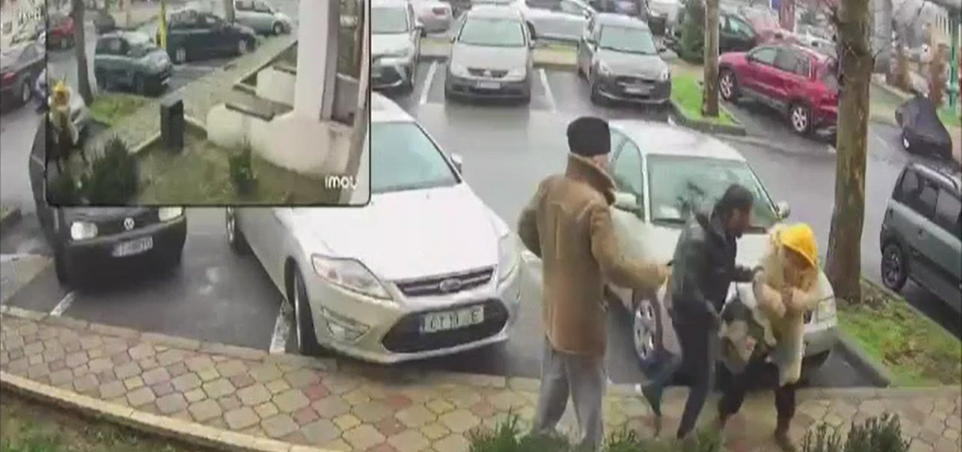 Doi bătrâni au fost jefuiți în plină zi în Cernavodă. Unul dintre atacatori, identificat de polițiști