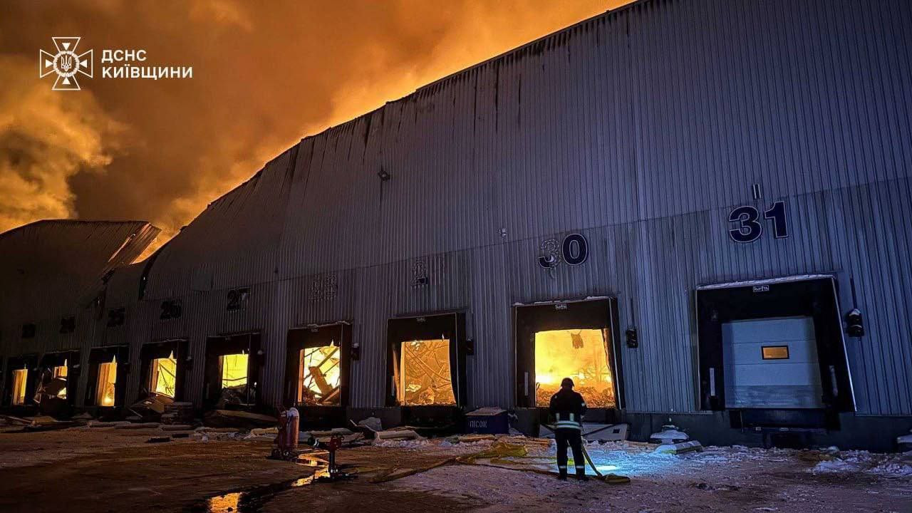 Rușii au declat război și dulciurilor din Ucraina. Depozite Roshen ale fostului președinte Petro Poroșenko, lovite de drone