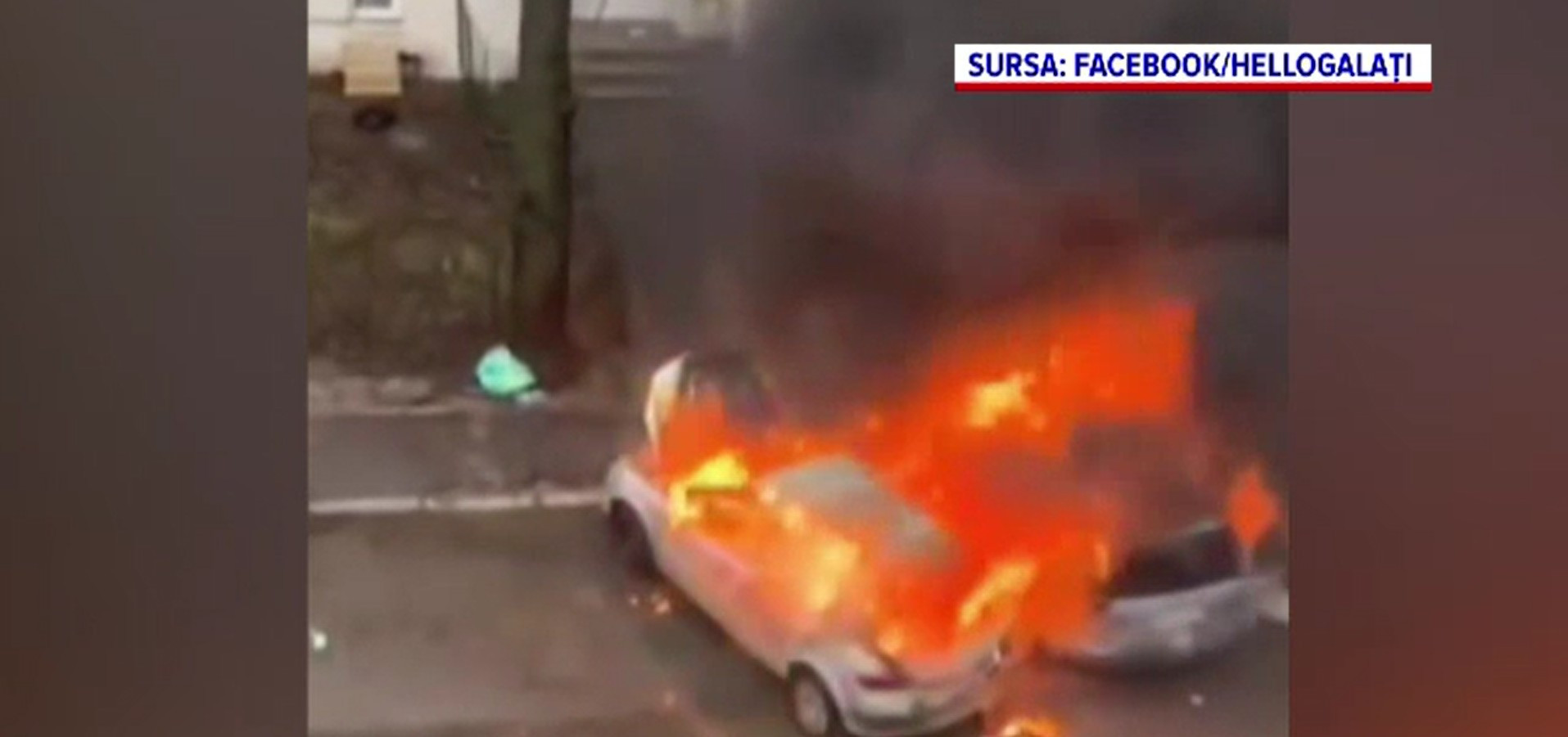 Momente de panică &icirc;n Galați. O mașină a luat foc, iar flăcările s-au extins rapid la un alt autoturism