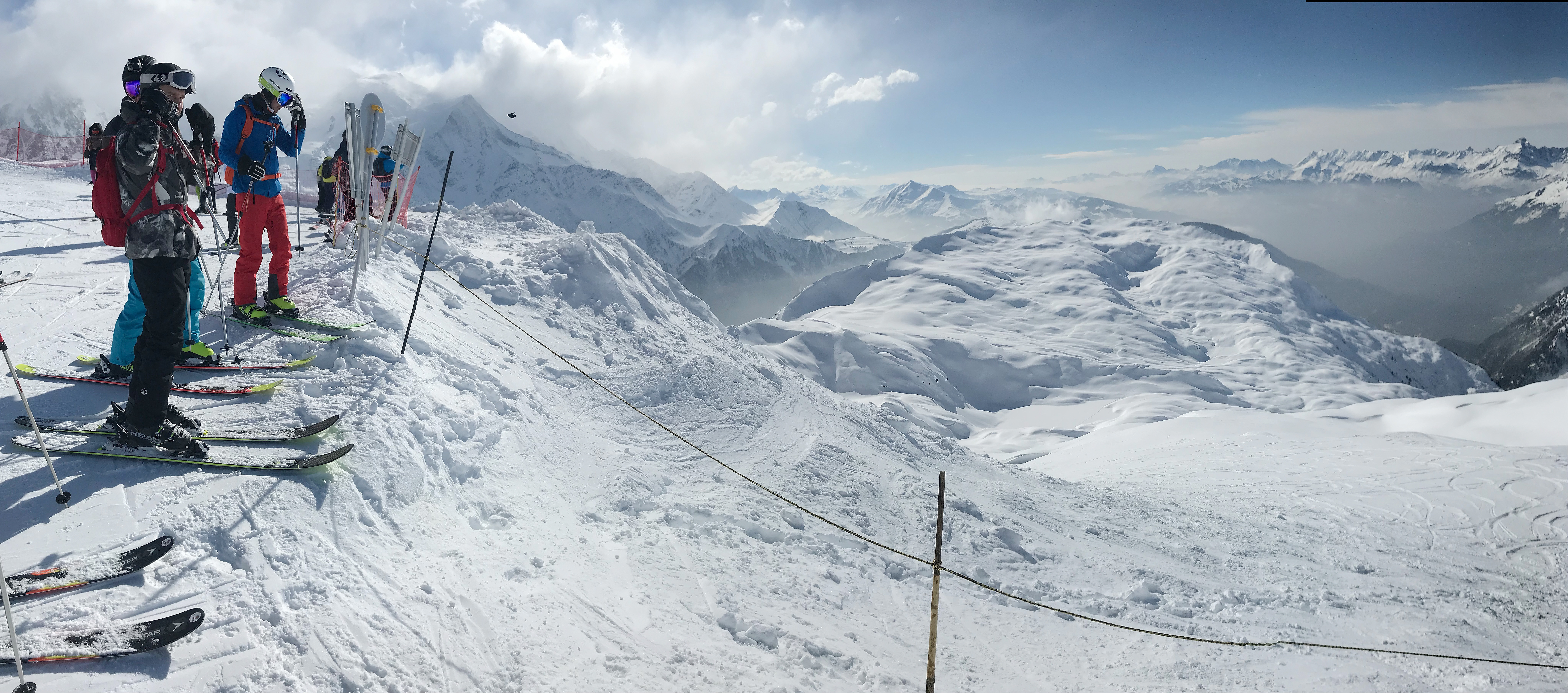 Tragedie în Alpii Francezi. Doi turiști care schiau au murit într-o avalanșă „de mare amploare”