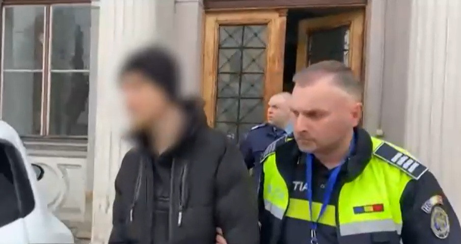 Dorința &bdquo;foarte mare&rdquo; a t&acirc;nărului acuzat că și-ar fi ucis și incendiat mama &icirc;n Franța. Suspectul este confuz și speriat