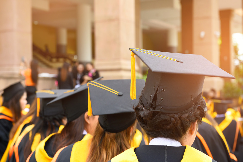 Sistemul britanic pentru credite studențești e fraudat. Românii sunt acuzați că „dispar” după ce au luat bani împrumut