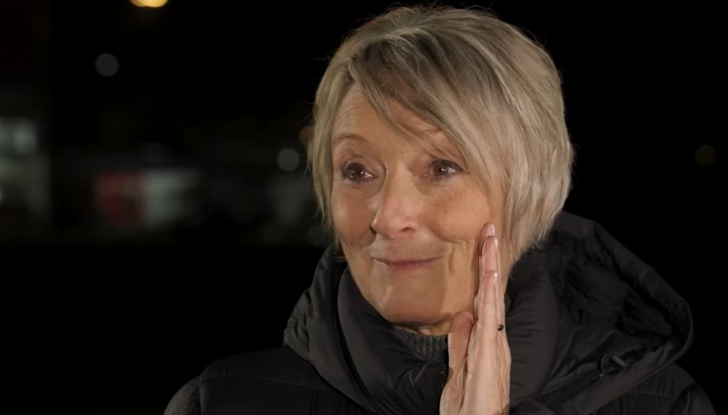 O femeie din Anglia a câștigat o vilă de 6 milioane de dolari și bani cash într-o tombolă. „Se tot plângea că particip”