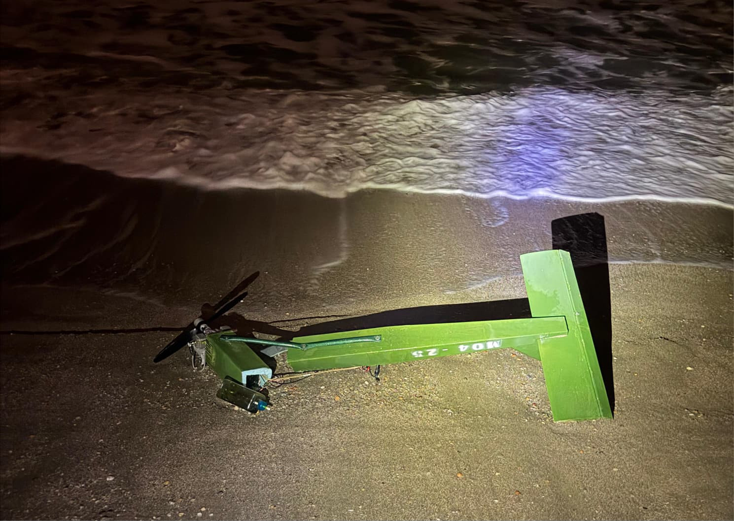 Resturi de dronă, descoperite pe plaja din Mamaia. Ce a sesizat un localnic la 112