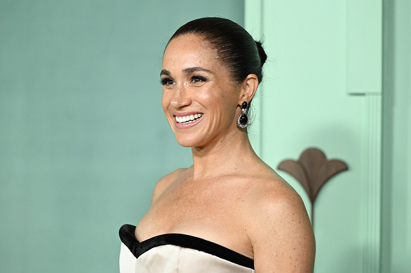 Meghan Markle, apariție spectaculoasă la o gală din Los Angeles. Ținuta cu care a atras toate privirile | GALERIE FOTO