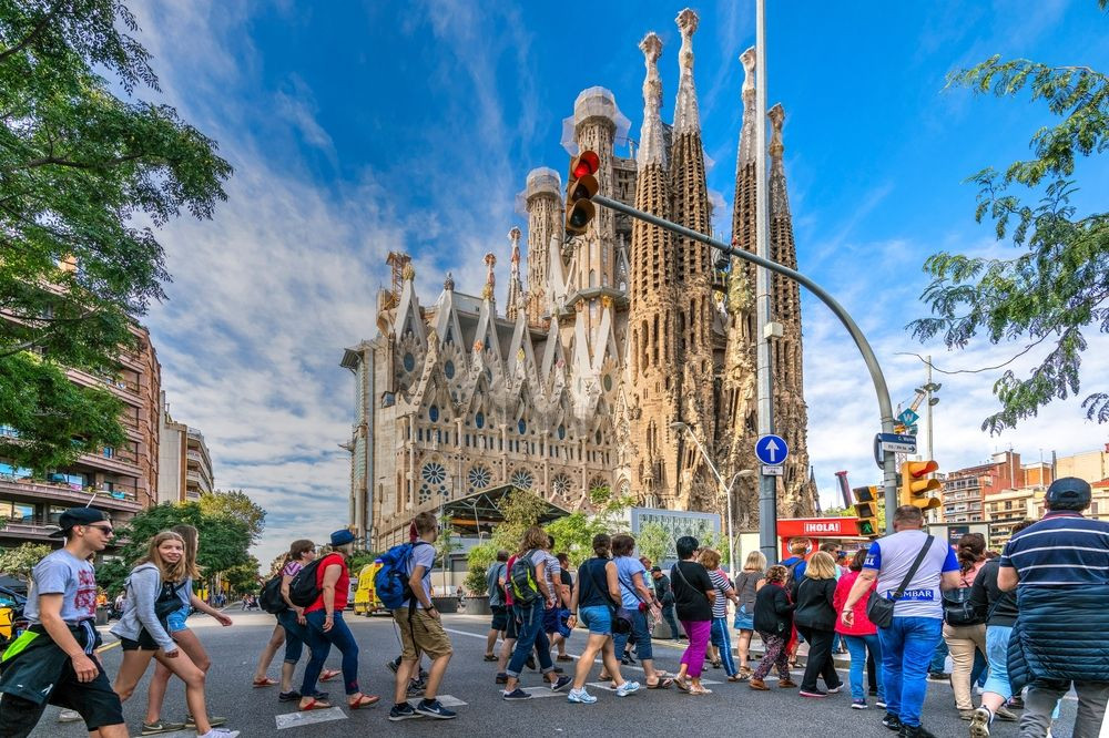 Vacanțele în Barcelona vor fi mai scumpe. Orașul dublează taxa turistică pentru a combate criza locuințelor