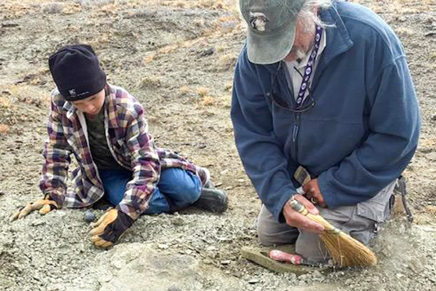 &bdquo;Ne-a uimit pe toți&rdquo;. Un băiat de 11 ani din SUA a făcut o descoperire rară &icirc;n timp ce căuta pietre alături de bunicii lui