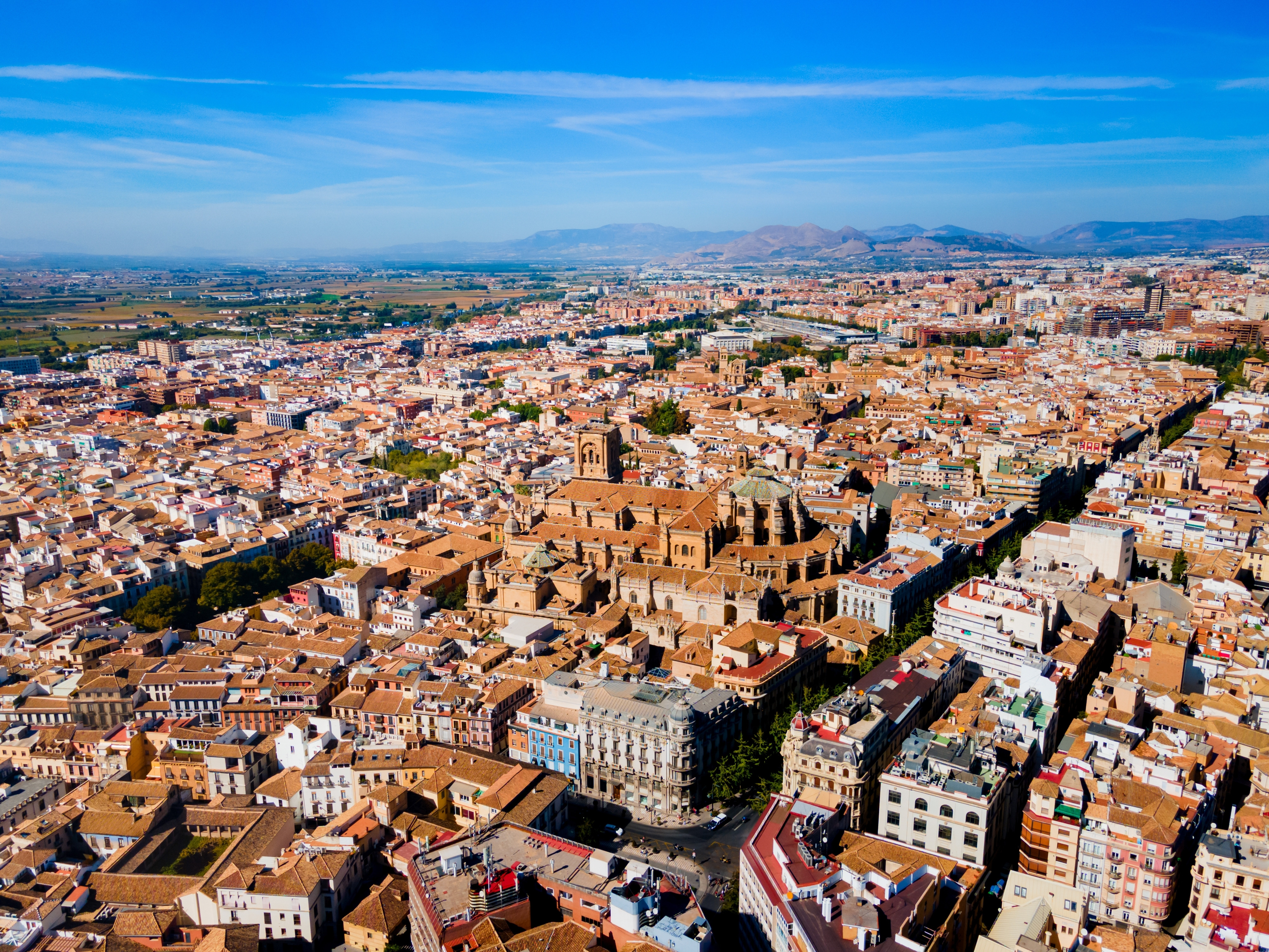 Granada, una dintre bijuteriile ascunse ale Spaniei. Destinația de vis în care trebuie să ajungi o dată în viață