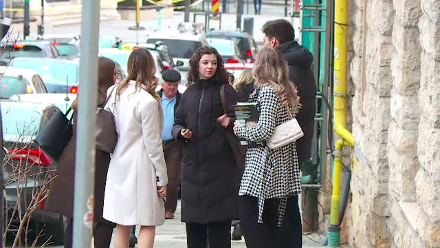 Ideea premierului Bolojan de a obliga medicii să rămână în țară stârnește controverse în rândul studenților