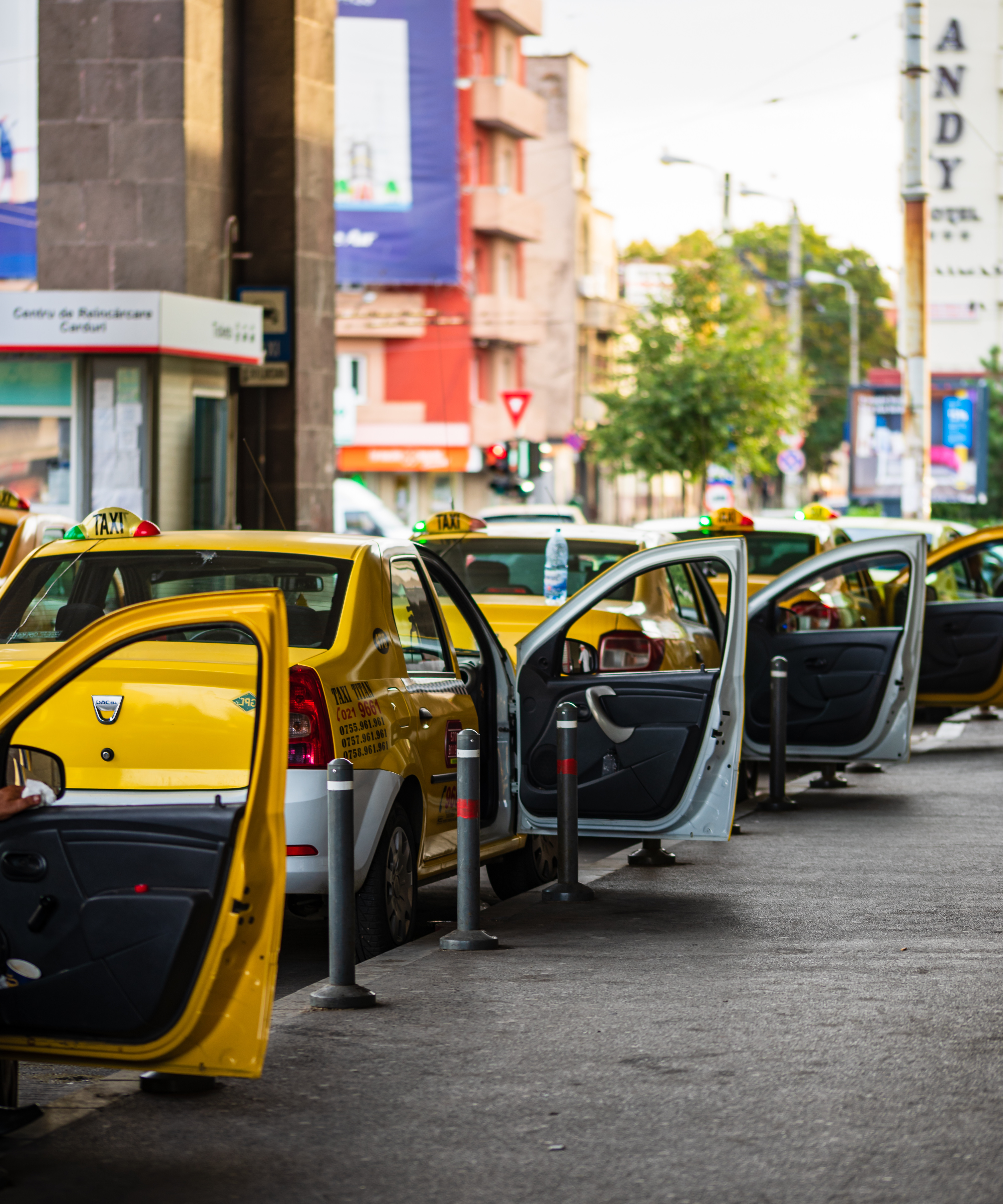 Taximetriștii din București, luați în vizor de PMB. Au fost reținute patru autorizații și date amenzi de zeci de mii de lei