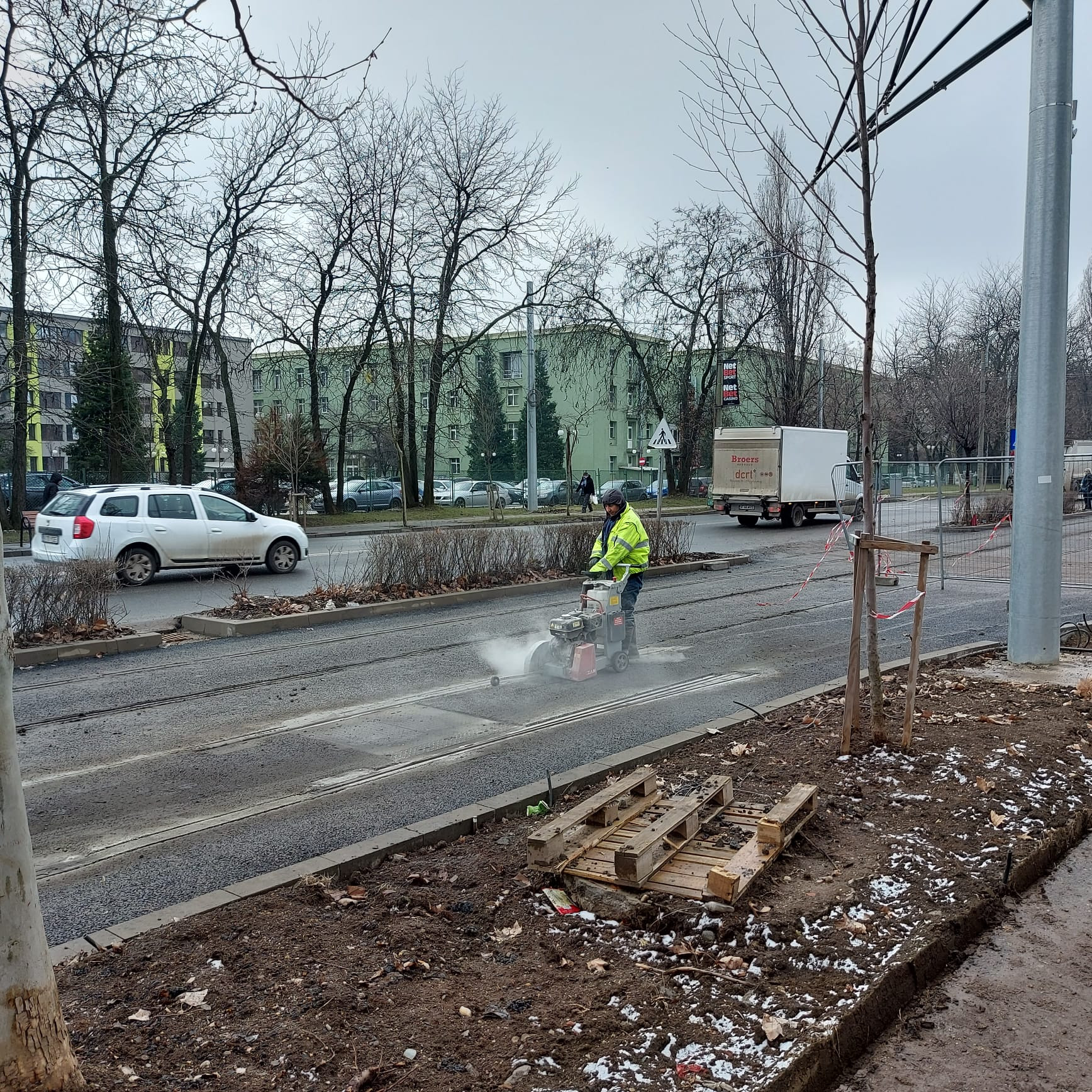 Cum arată primele refugii de tramvai din București. 50 de kilometri de linii modernizate | GALERIE FOTO