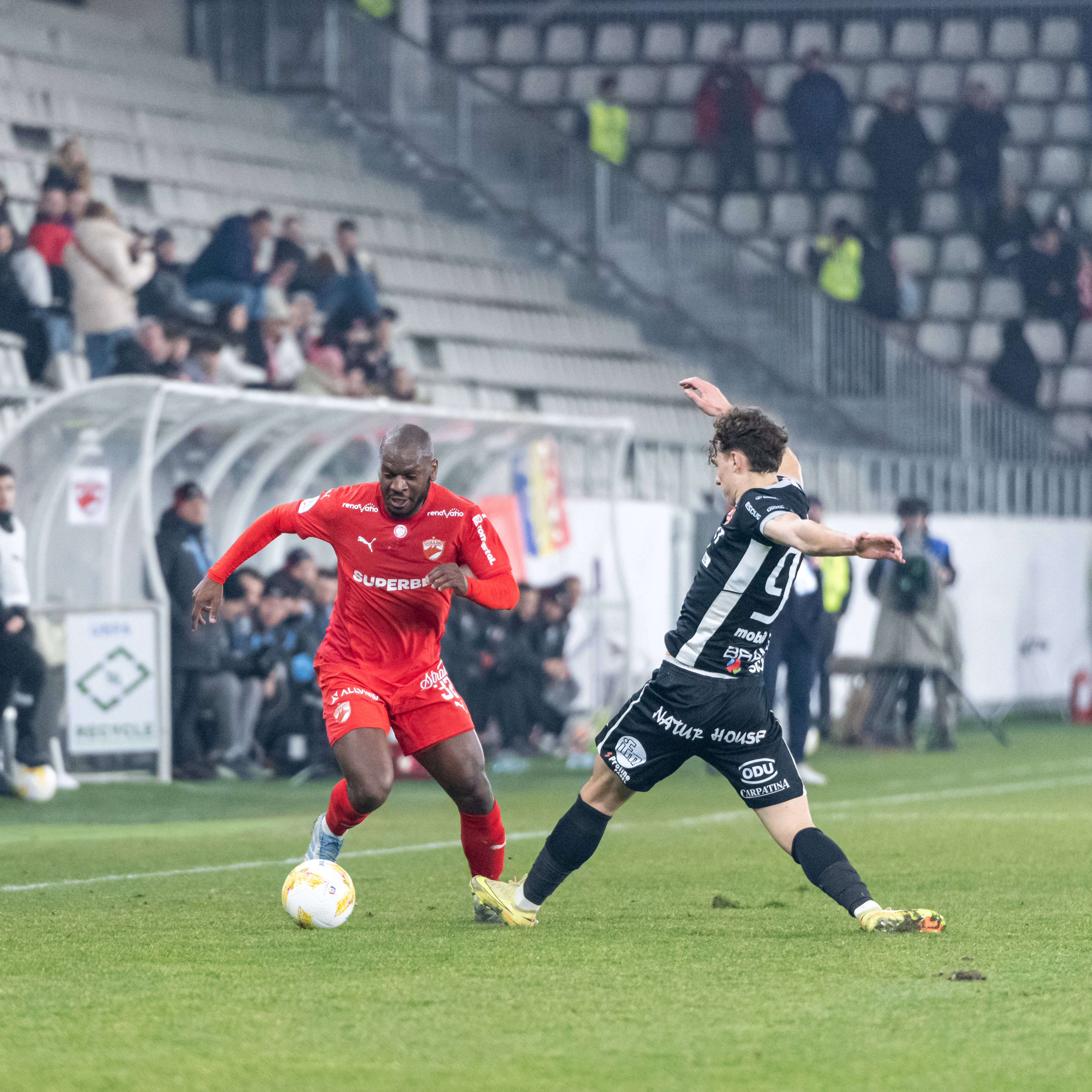 FC Dinamo Bucureşti şi FC Hermannstadt s-au calificat în sferturile Cupei României