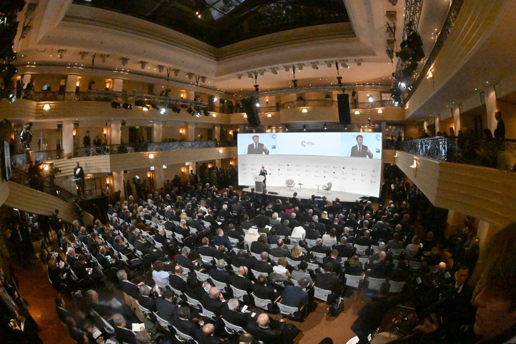 Începe Conferința de Securitate de la München, cu tensiuni între UE și SUA. Temele abordate într-o lume „în destrămare”