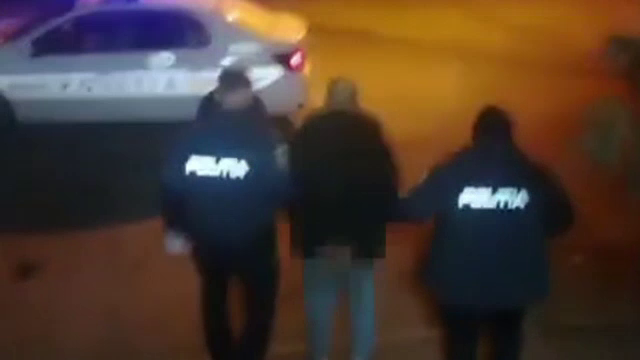 Trei bărbați au făcut live cu săbii și macete în timp ce amenințau online cu moartea mai mulți romi, în Târgu-Jiu