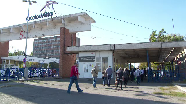 Combinatul siderurgic de la Galați urmează să fie vândut la licitație. Angajații nu și-au mai luat salariile de câteva luni