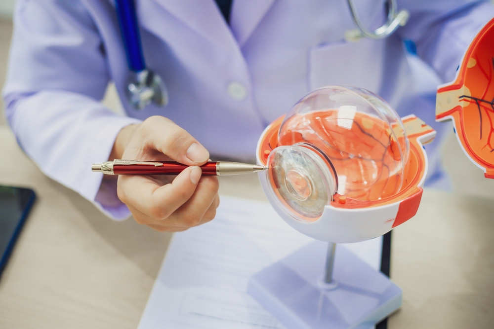 ANI: Un medic oftalmolog din Iaşi nu poate justifica o avere de peste o jumătate de milion de euro