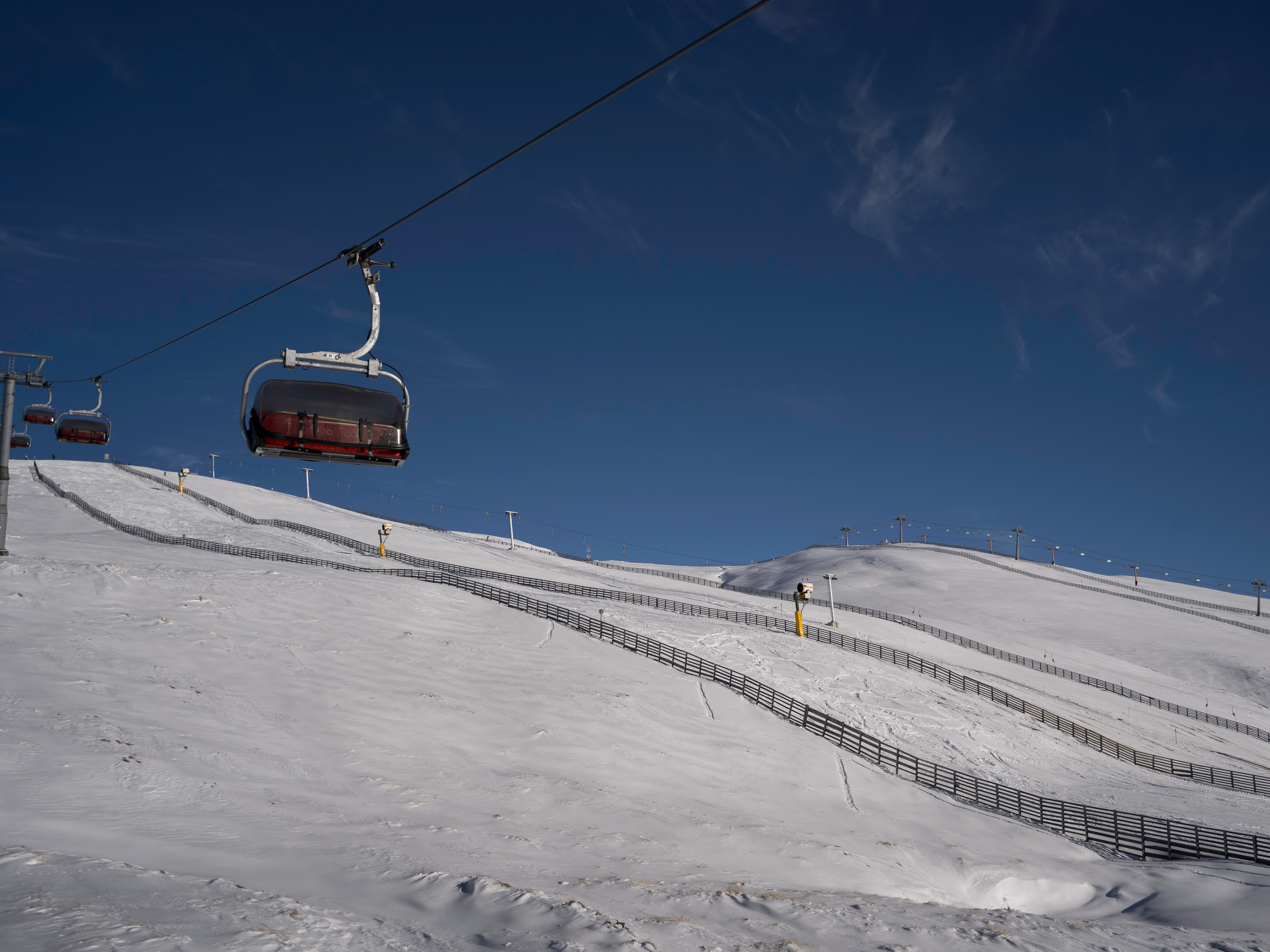 Domeniul schiabil din Sinaia, închis din cauza vântului puternic. Vânzarea cartelelor pentru telegondolă, suspendată temporar