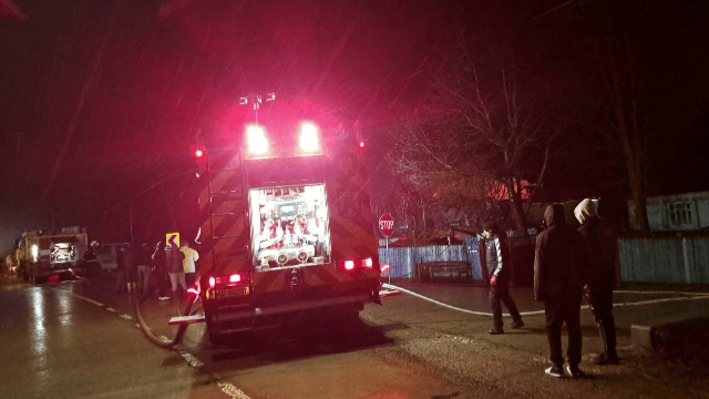 Un copil de 3 ani a suferit arsuri pe 25% din corp după ce un incendiu i-a cuprins casa, &icirc;n județul Iași