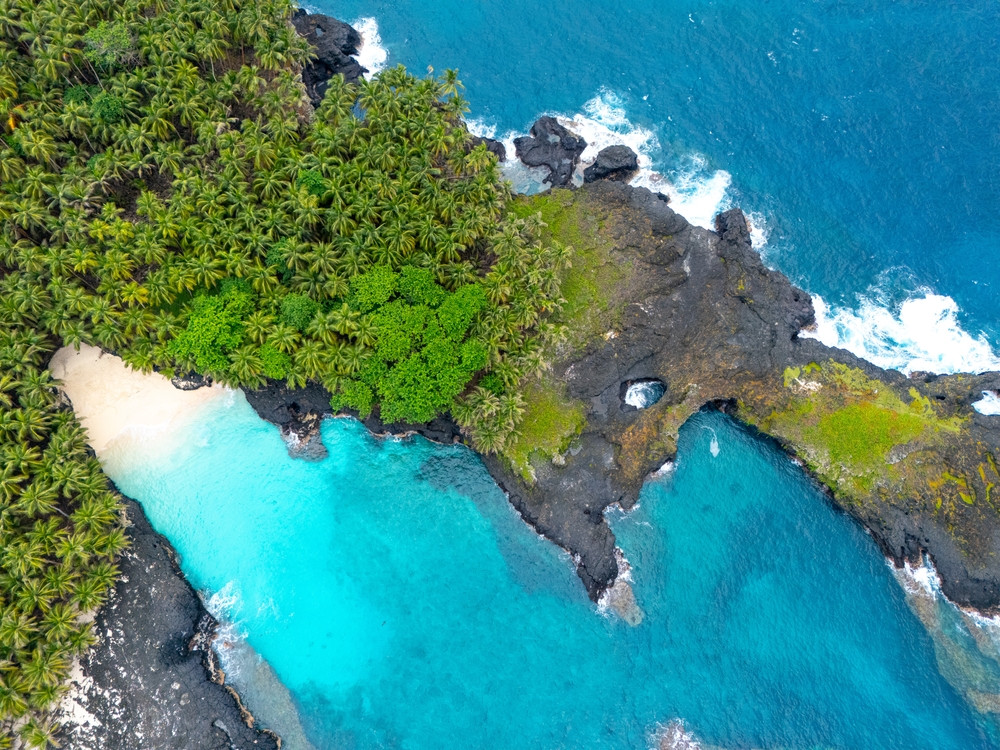 Unde se află &bdquo;Insulele de ciocolată&rdquo;. Destinația ascunde plaje spectaculoase ce ar putea concura cu cele din Mauritius. FOTO